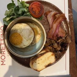 Fried eggs with bacon
