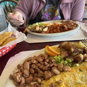Richard's Mexican Restaurant - Omelate with green chili - New Mexican Cuisine Near Me - Albuquerque, New Mexico