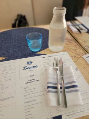 Denae’s Diner by null