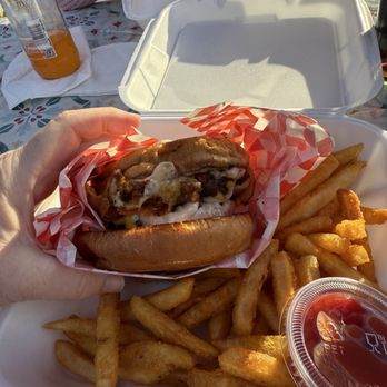 Pablito's Basecamp - Smash burger - Food Trucks Near Me - Murphys, California