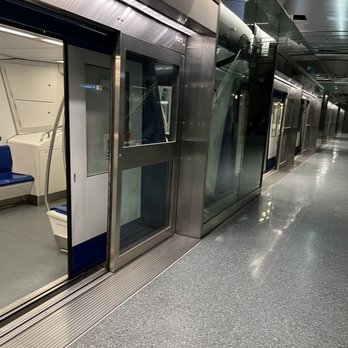 Dulles Airport AeroTrain - Trains Near Me - Dulles, Virginia