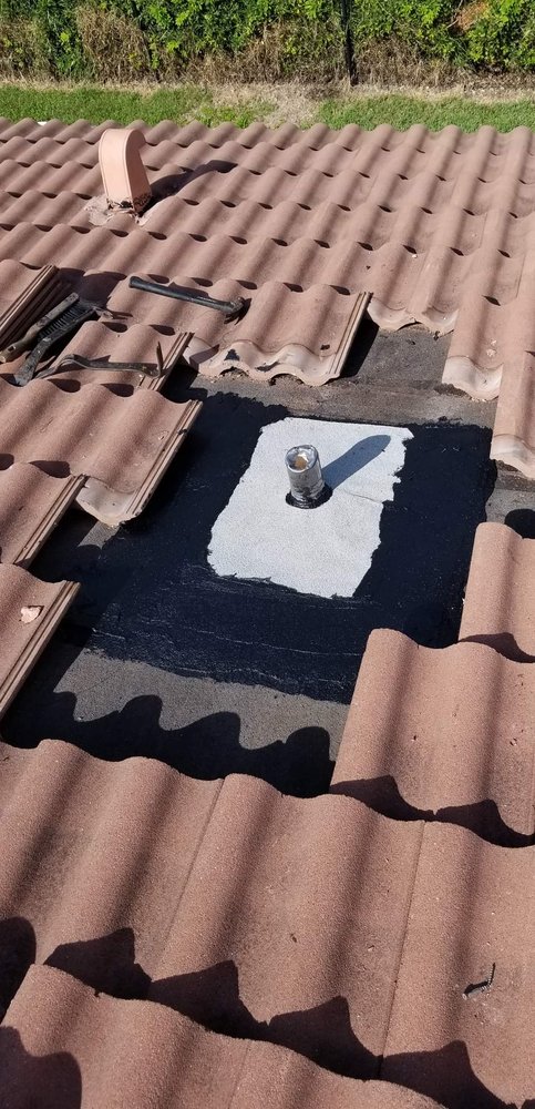 Slide of The Roof Boutique