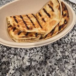 Branded Bowls - Chicken quesadilla