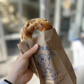 St-Viateur Bagel - Maple Apple - Bagels Near Me - Montreal, Quebec St-Viateur Bagel - Maple Apple - Bagels Near Me - Montreal, Quebec