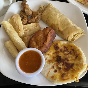 El Carbonero Restaurant - Papusa, chicken burrito, chiccarones - Mexican Near Me - Houston, Texas El Carbonero Restaurant - Papusa, chicken burrito, chiccarones - Mexican Near Me - Houston, Texas