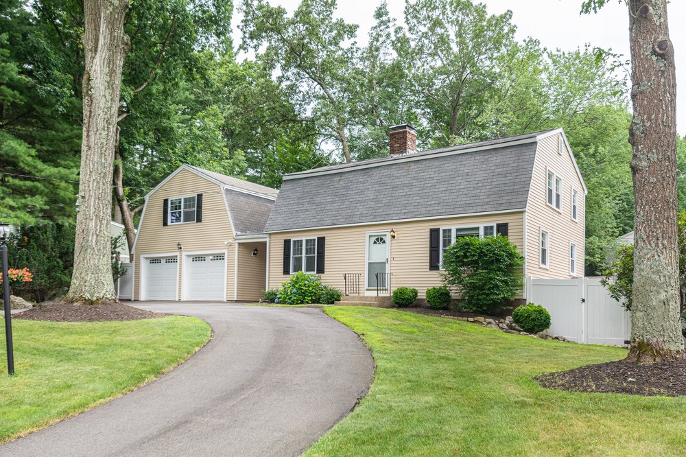 SOLD WITH SWEENEY Contact Agent 155 Broadway Rd, Dracut, Massachusetts Real Estate Agents