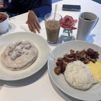 Bogart's Cafe - Taro Banana pancake and Corn beef hash - Breakfast & Brunch Near Me - Honolulu, Hawaii
