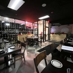 Phoenix Flame - Ample seating for big and small parties