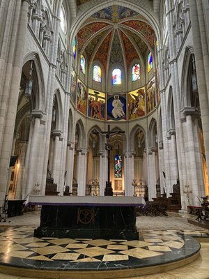 Catedral de Santa María la Real de la Almudena by null