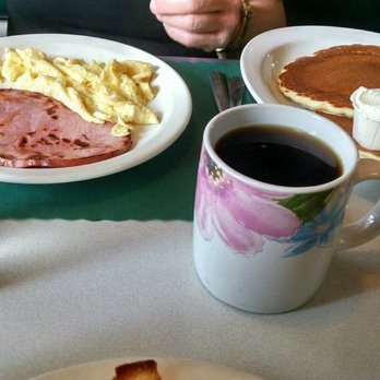 Sandy's Diner - Ham, eggs, and pancakes - Sandwiches Near Me - Markesan, Wisconsin
