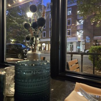 King & Rye - Looking outside - Southern Near Me - Alexandria, Virginia King & Rye - Looking outside - Southern Near Me - Alexandria, Virginia
