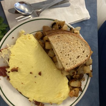 Cross Keys Diner - Bacon and Cheese Omelette - Diners Near Me - Doylestown, Pennsylvania