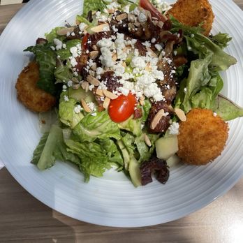 Prasino - GOAT CHEESE SALAD - New American Near Me - La Grange, Illinois