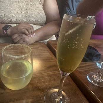Honeycomb Cafe - peach mimosa - New American Near Me - Belmont, North Carolina