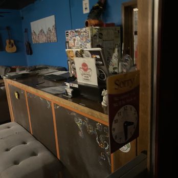 The Bunkhouse - Lights off and no one is at desk - Guest Houses Near Me - Minturn, Colorado
