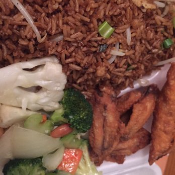 Eggroll Factory - Built my own combo with vegetable fried rice, vegetable ding, and chicken wings - Chinese Near Me - Ottawa, Ontario
