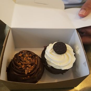 Molly's Cupcakes - Cupcakes Near Me - Chicago, Illinois