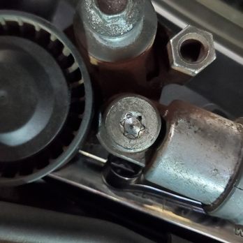 Guardsman Automotive - The mechanic showing me the issue. - Auto Repair Near Me - Thornhill, Ontario Guardsman Automotive - The mechanic showing me the issue. - Auto Repair Near Me - Thornhill, Ontario