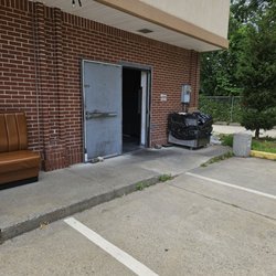 Paradise Biryani Pointe - They will not close this door they are just letting all of the rats go inside