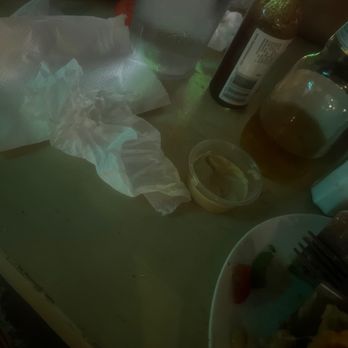 Mariscos El Ranchito - Dirty tables - Mexican Near Me - Anaheim, California Mariscos El Ranchito - Dirty tables - Mexican Near Me - Anaheim, California