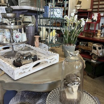 The Red Door - Spacious layout with lots of items - Antiques Near Me - Elk Grove, California The Red Door - Spacious layout with lots of items - Antiques Near Me - Elk Grove, California