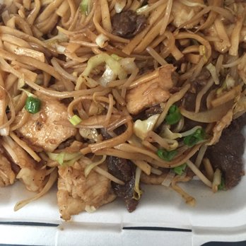 Nom Nom Noodles - Combination lo mein - Vietnamese Near Me - Houston, Texas