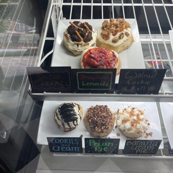 Cinnaholic - Salted Carmel, Strawberry Lemonade, Walnut Cookie Roll - Desserts Near Me - Atlanta, Georgia Cinnaholic - Salted Carmel, Strawberry Lemonade, Walnut Cookie Roll - Desserts Near Me - Atlanta, Georgia