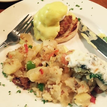 Misto Caffe & Bakery - crab egg benedict - Breakfast & Brunch Near Me - Torrance, California Misto Caffe & Bakery - crab egg benedict - Breakfast & Brunch Near Me - Torrance, California