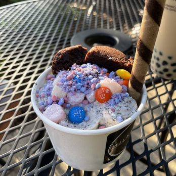 Milk Lab - Cary - Cookie Monster Rolled ice cream - Ice Cream & Frozen Yogurt Near Me - Cary, North Carolina