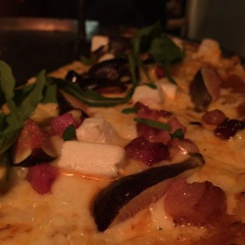Cancino - Brick oven pizza with figs, goat cheese and bacon!! - Pizza Near Me - Ciudad de México, DIF Cancino - Brick oven pizza with figs, goat cheese and bacon!! - Pizza Near Me - Ciudad de México, DIF