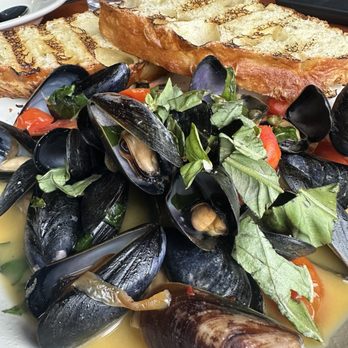 Cibo Vino - Happy Hour Mussels in a white wine sauce- They are only $12 for HH and absolutely amazing! - Italian Near Me - Omaha, Nebraska