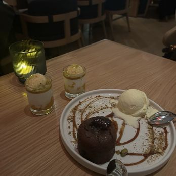 Zaytinya - Lava cake and yogurt with peaches - Turkish Near Me - Palo Alto, California