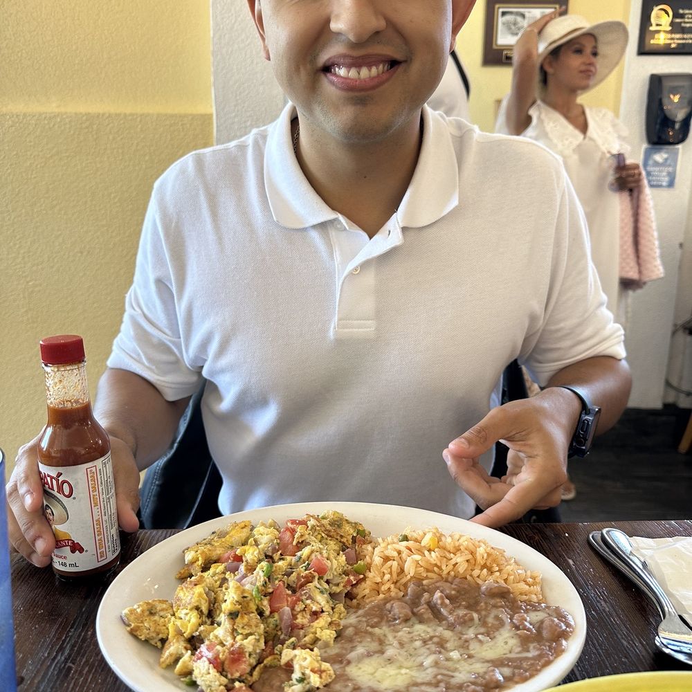 Mariscos Puerto Nuevo - Huevos de Mexicano - Mexican Near Me - Seaside, California Mariscos Puerto Nuevo - Huevos de Mexicano - Mexican Near Me - Seaside, California