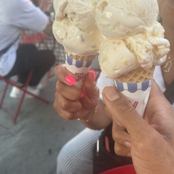 Brooklyn Ice Cream Factory - Peaches & Cream Butter Pecan - Ice Cream & Frozen Yogurt Near Me - Brooklyn, New York Brooklyn Ice Cream Factory - Peaches & Cream Butter Pecan - Ice Cream & Frozen Yogurt Near Me - Brooklyn, New York