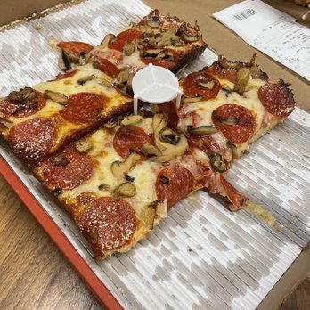 Jet's Pizza - Pizza Near Me - Memphis, Tennessee