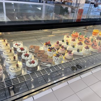Tiny Pyramid - Yummyness - Cafes Near Me - Honolulu, Hawaii