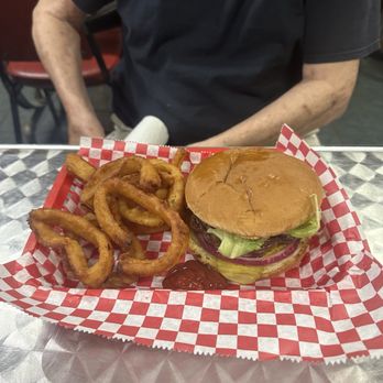 Truckin Good BBQ - Burger basket - Barbeque Near Me - Broken Bow, Oklahoma Truckin Good BBQ - Burger basket - Barbeque Near Me - Broken Bow, Oklahoma