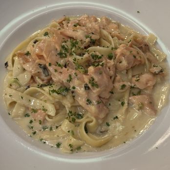 Sotto Mare - Fettuccine with Smoked Salmon ($28.95) - Seafood Near Me - San Francisco, California Sotto Mare - Fettuccine with Smoked Salmon ($28.95) - Seafood Near Me - San Francisco, California