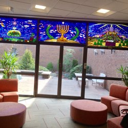 Emanuel Synagogue - Sunny sitting area