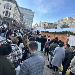 2 hour line for hot chocolate and S'mores 2 hour line for hot chocolate and S'mores