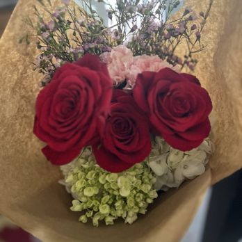 What In Carnations - Florists Near Me - Amarillo, Texas