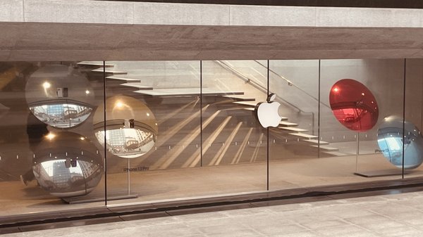 Apple Store Piazza Liberty by null