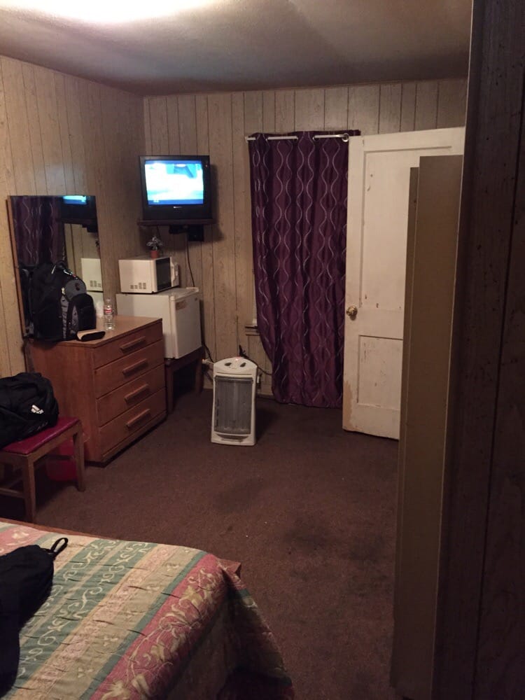 WEIMAR MOTEL Updated September 2024 206 W Main St, Weimar, Texas