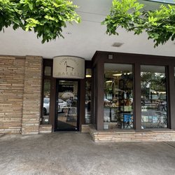 Stone Horse Market - Outside