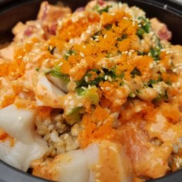 Tuna, salmon and white tuna w spicy mayo. That mayo is no joke! Tuna, salmon and white tuna w spicy mayo. That mayo is no joke!