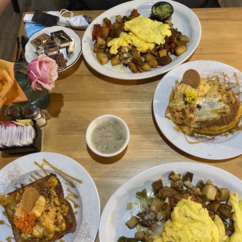 Honeybear Cafe - Pumpkin French toast, skirt steak skillet, mi casa skillet, pumpkin pancakes - Breakfast & Brunch Near Me - Chicago, Illinois