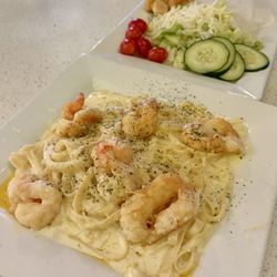 Rail House Restaurant - Fettuccine with shrimp and side salad