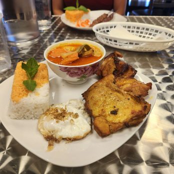 Thaily's - Spicy Curry Double Chicken Platter - Middle Eastern Near Me - Chandler, Arizona