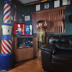 Sal's Auto Repair - The coziest waiting room !
