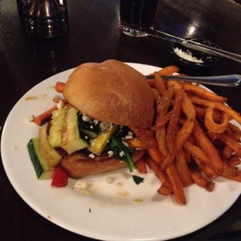 Hy-Vee Fast & Fresh - Poro- burger with sweet potato fries - Convenience Stores Near Me - Waukee, Iowa Hy-Vee Fast & Fresh - Poro- burger with sweet potato fries - Convenience Stores Near Me - Waukee, Iowa